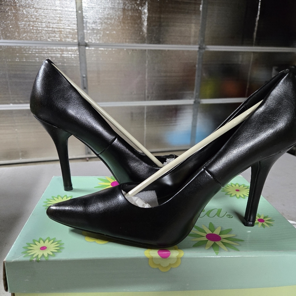 Black fake Leather Woman High Heels size 10 o